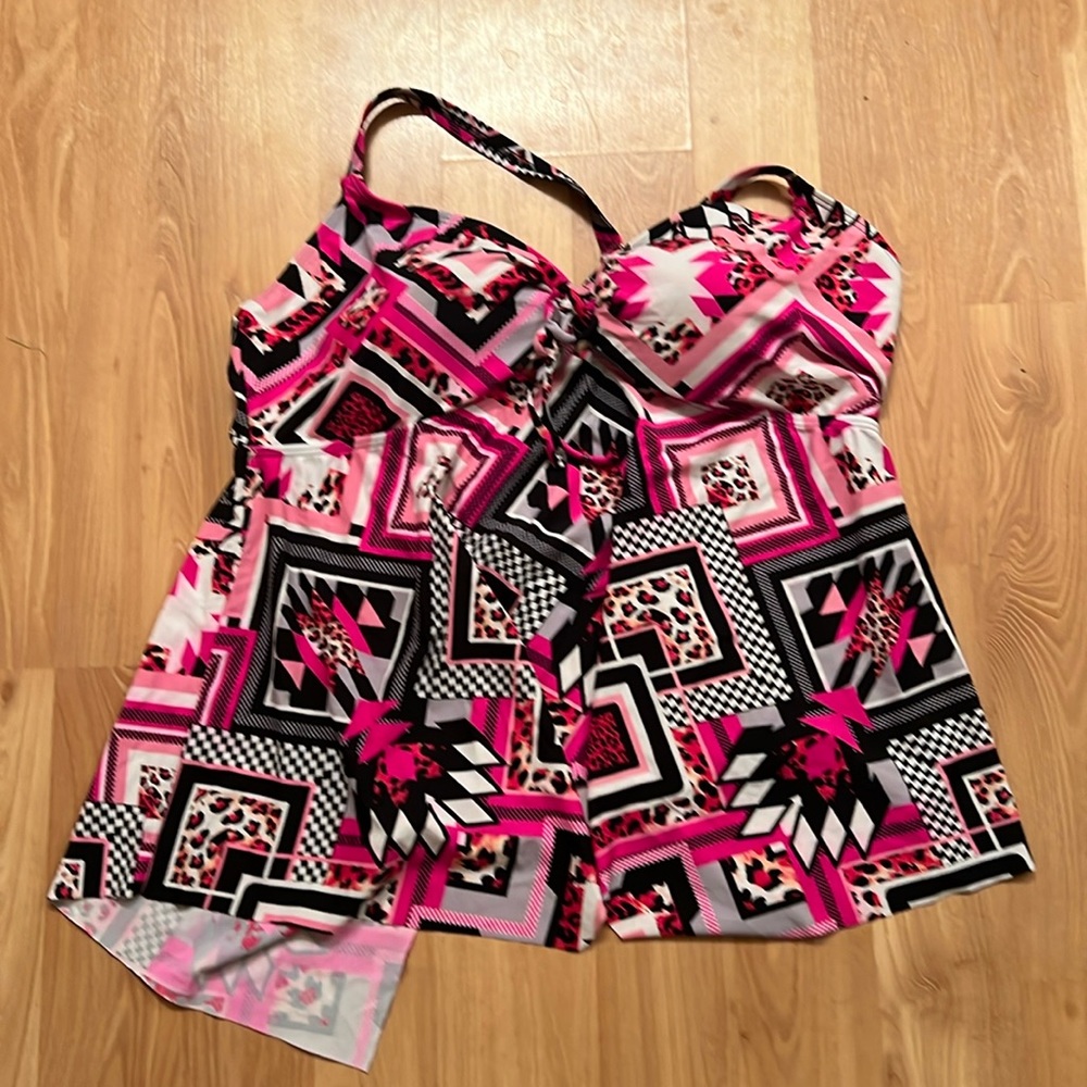 EUC swimsuits for all shark bite swim top. Size 2XL